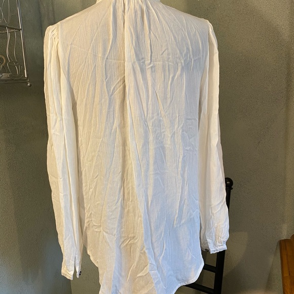 ⬇️True Craft long sleeve Blouse - Picture 3 of 3